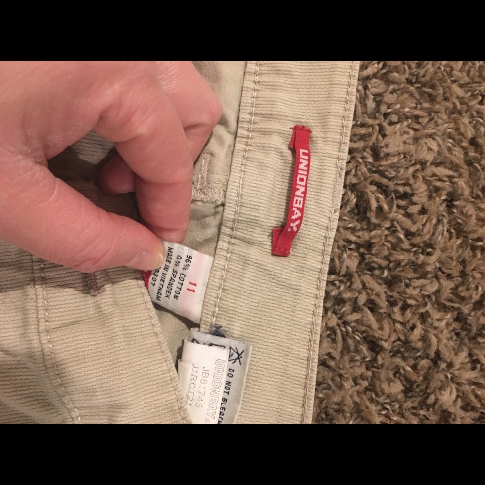 Shorts - Picture 3 of 3